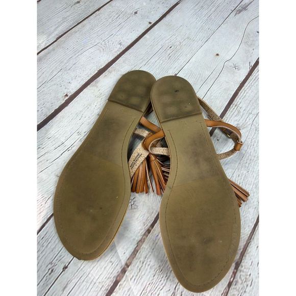 Two pair of sandals women’s one tan and the other brown size 10￼ - Picture 8 of 9